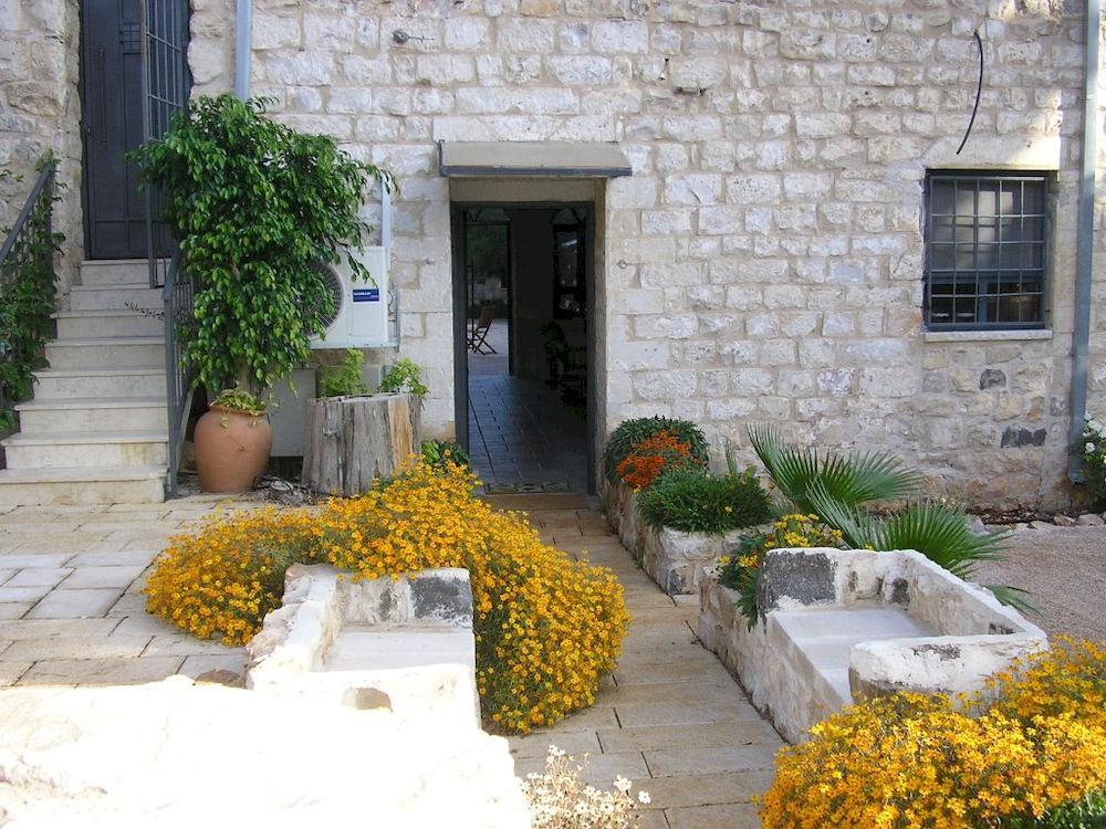 Shulamit Yard Hotell Rosh Pinna Exteriör bild