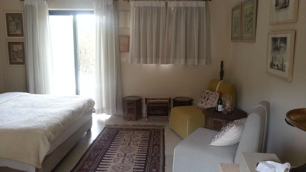 Shulamit Yard Hotell Rosh Pinna Exteriör bild
