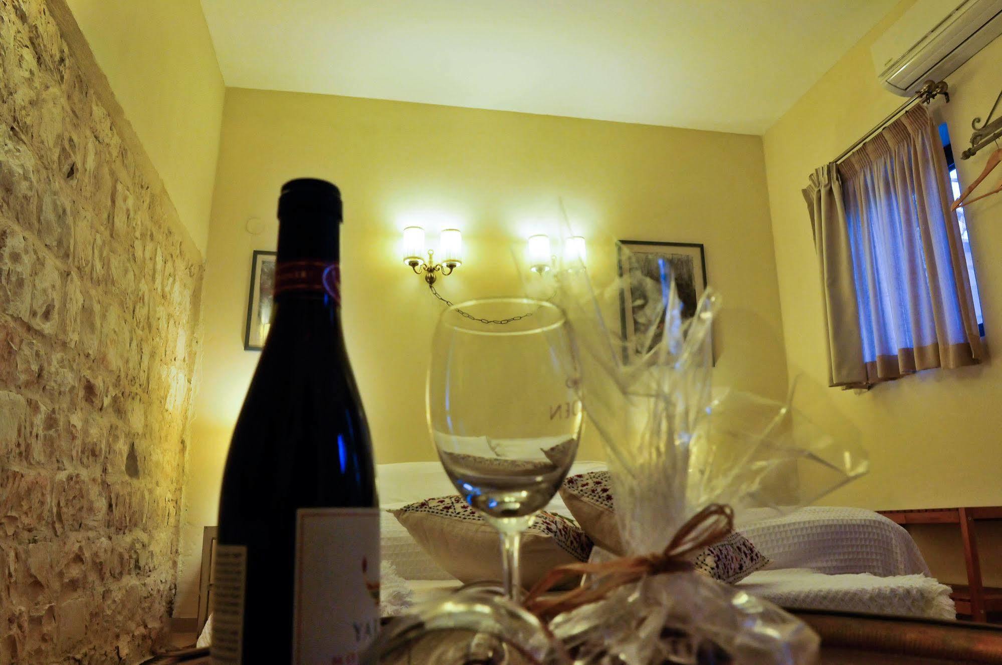 Shulamit Yard Hotell Rosh Pinna Exteriör bild