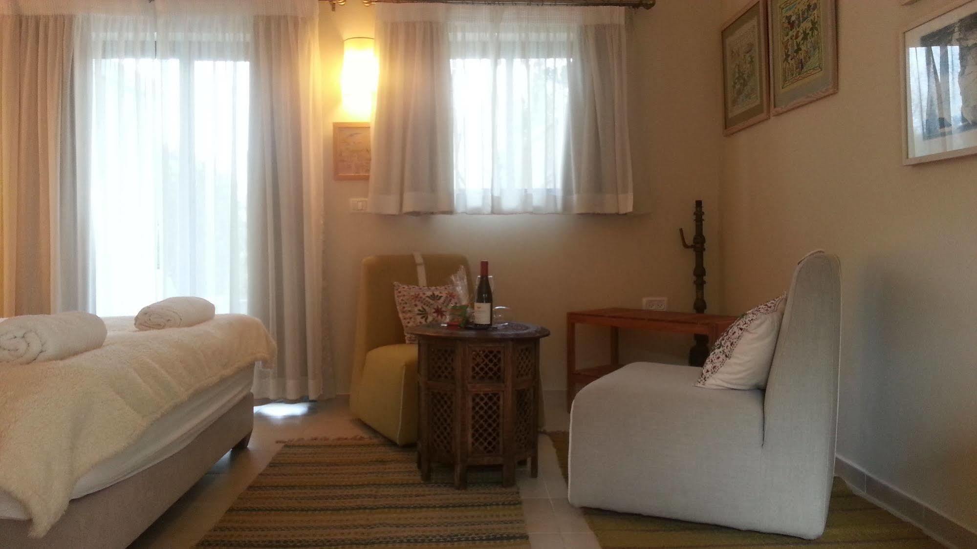Shulamit Yard Hotell Rosh Pinna Exteriör bild