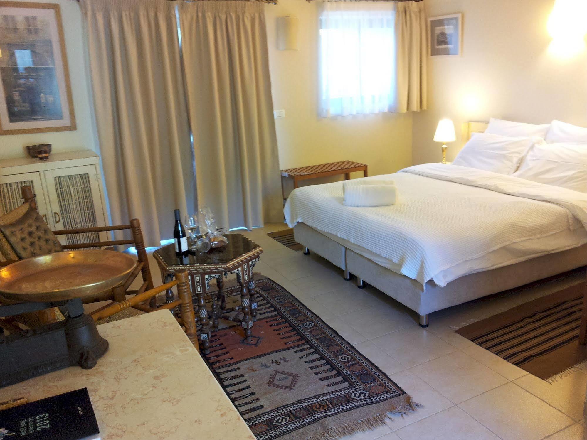 Shulamit Yard Hotell Rosh Pinna Exteriör bild