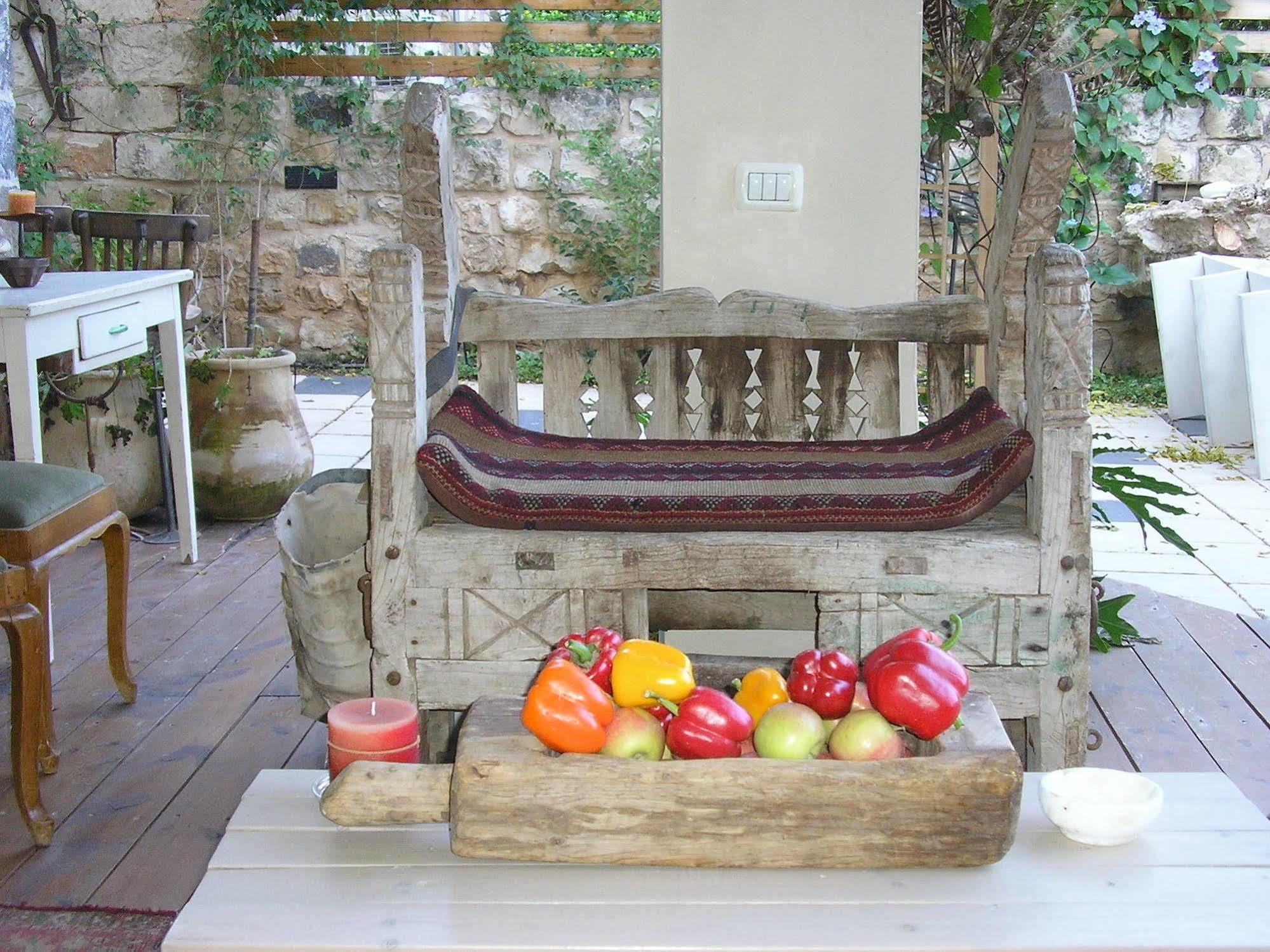 Shulamit Yard Hotell Rosh Pinna Exteriör bild