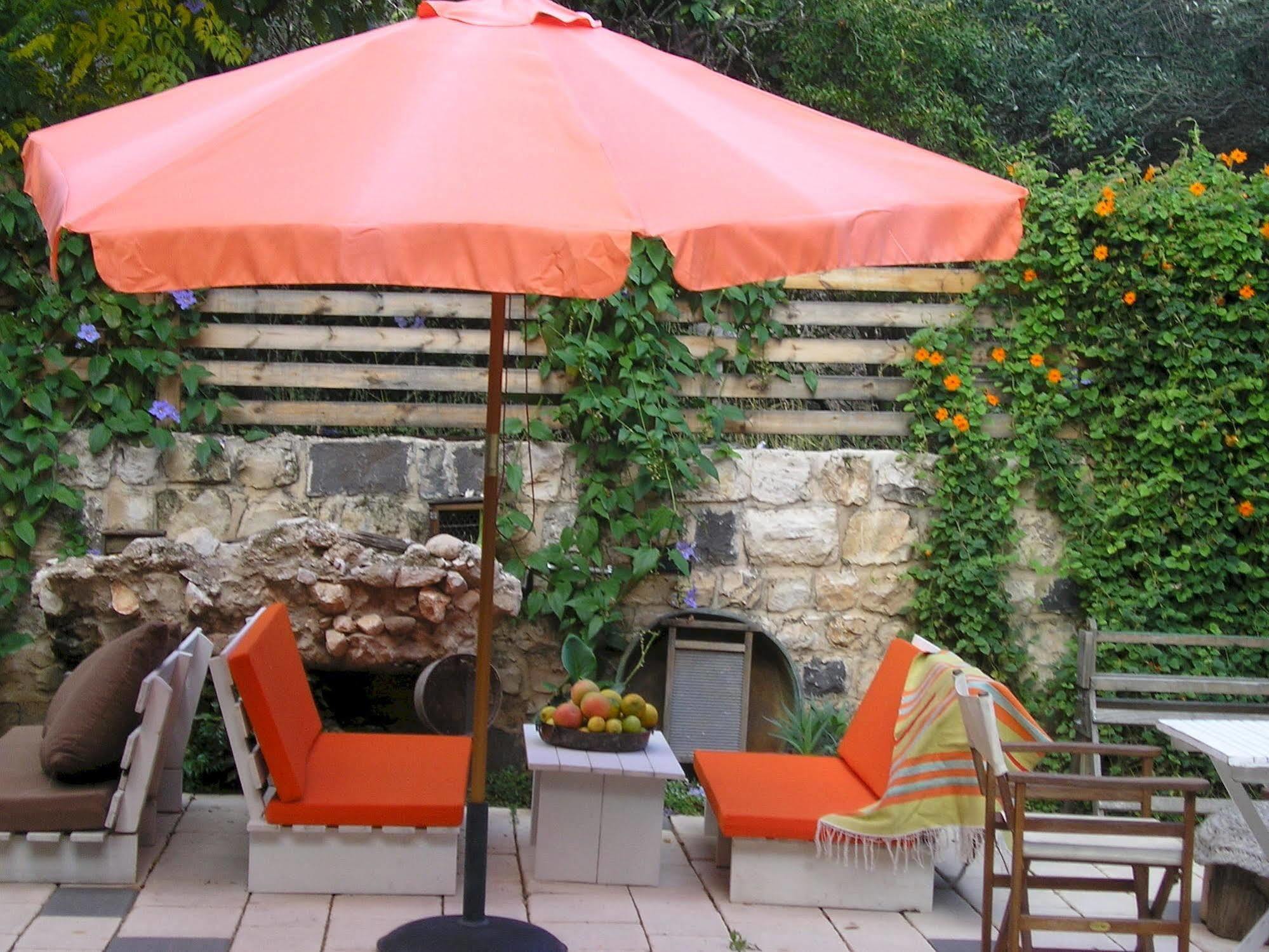 Shulamit Yard Hotell Rosh Pinna Exteriör bild