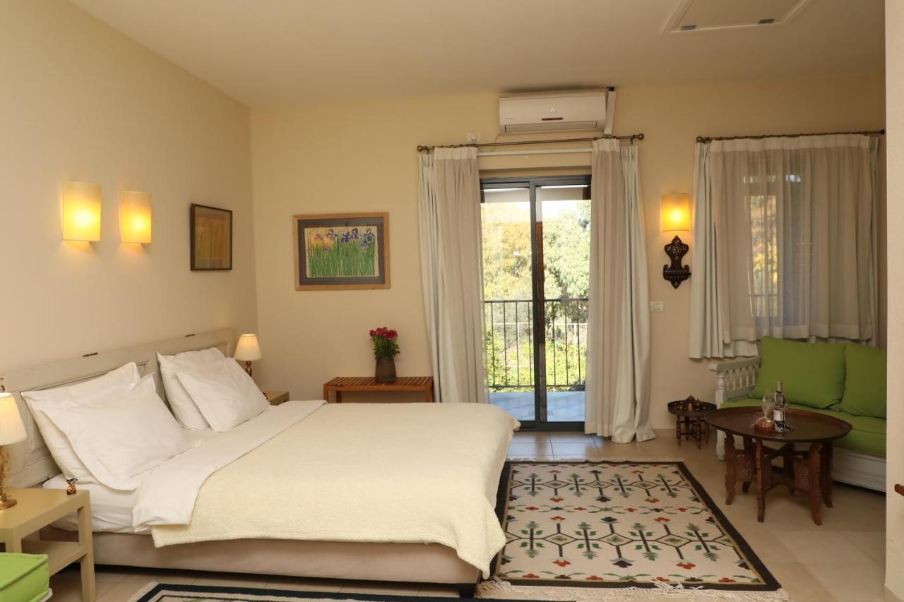 Shulamit Yard Hotell Rosh Pinna Exteriör bild