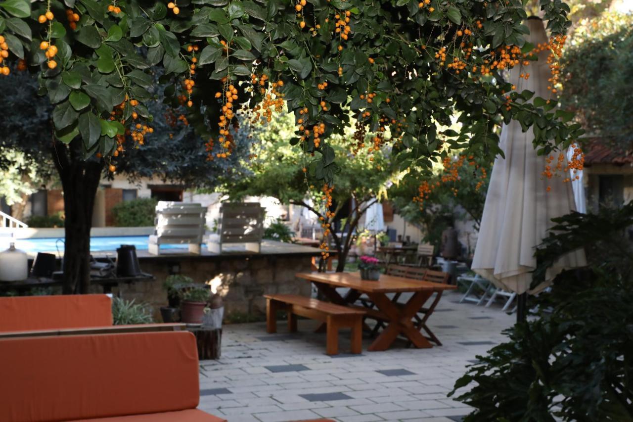 Shulamit Yard Hotell Rosh Pinna Exteriör bild
