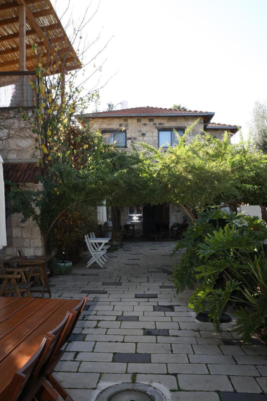 Shulamit Yard Hotell Rosh Pinna Exteriör bild